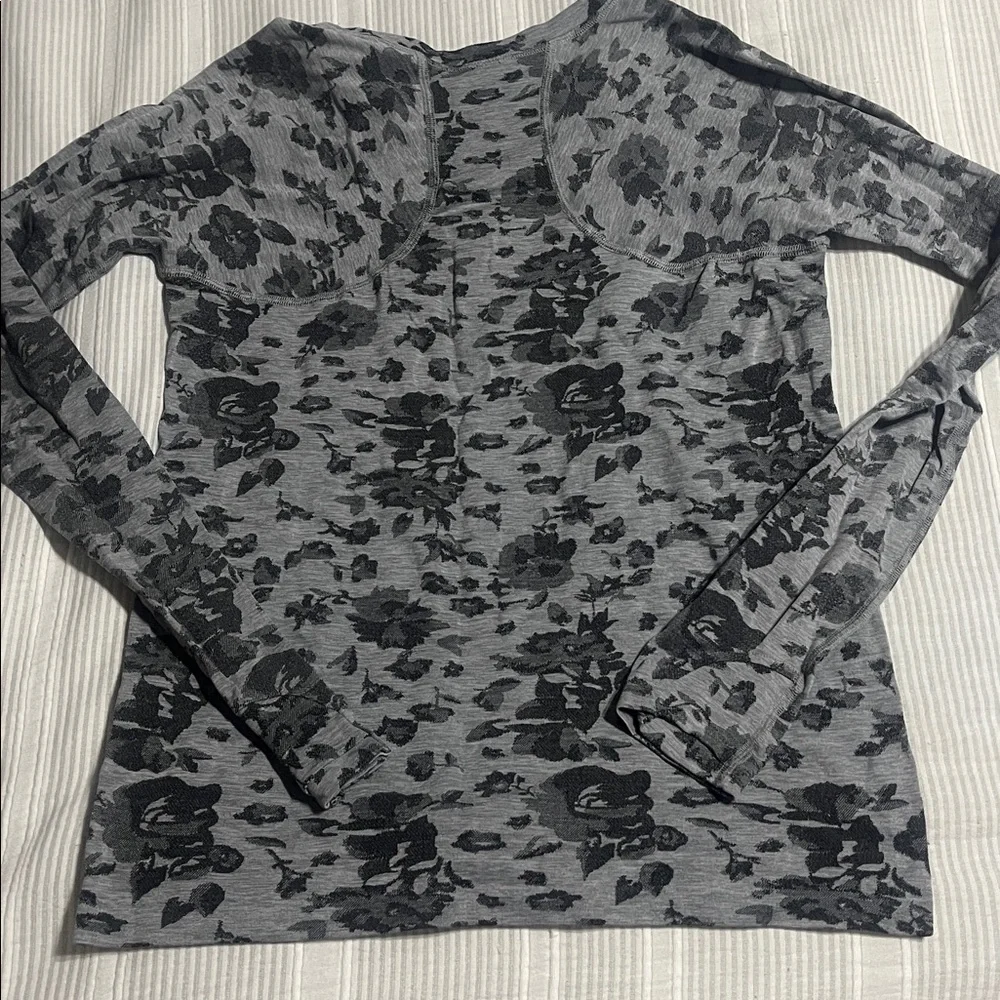 Athleta Gray and Black Floral Top - Picture 3 of 3